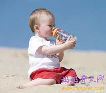 应该给宝宝喝什么水？
